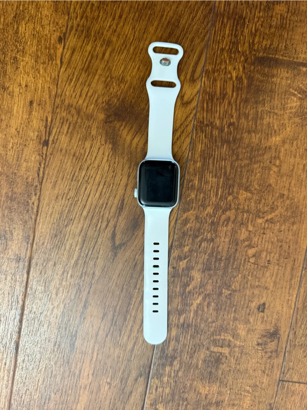 Apple SE Smartwatch with accessories